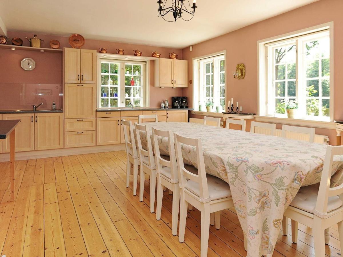 12 Person Holiday Home In Ullerslev Eksteriør bilde